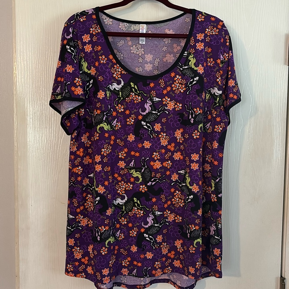 LuLaRoe 2 xl Classic T